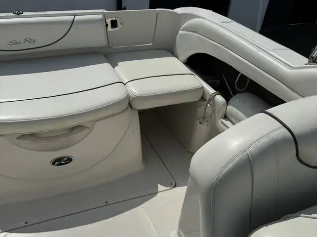 Sea Ray 215 Weekender