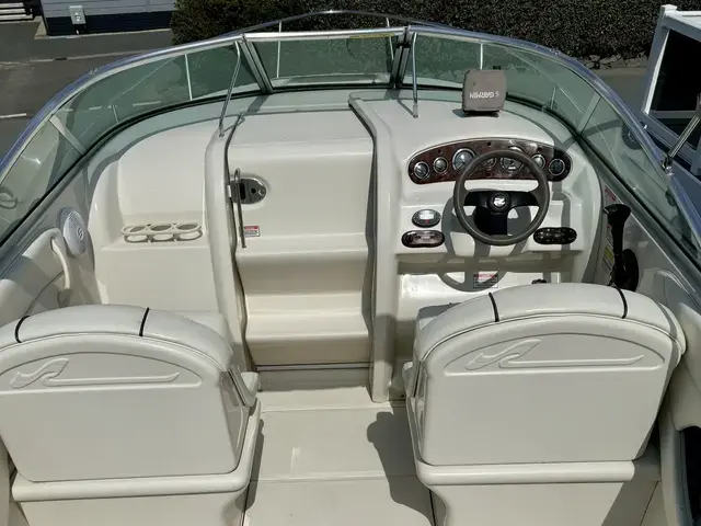 Sea Ray 215 Weekender