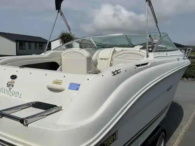 Sea Ray 215 Weekender