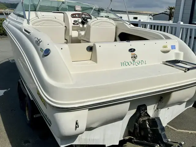 Sea Ray 215 Weekender