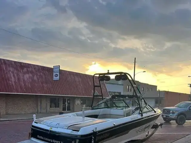 Malibu 23 Sunscape LSV