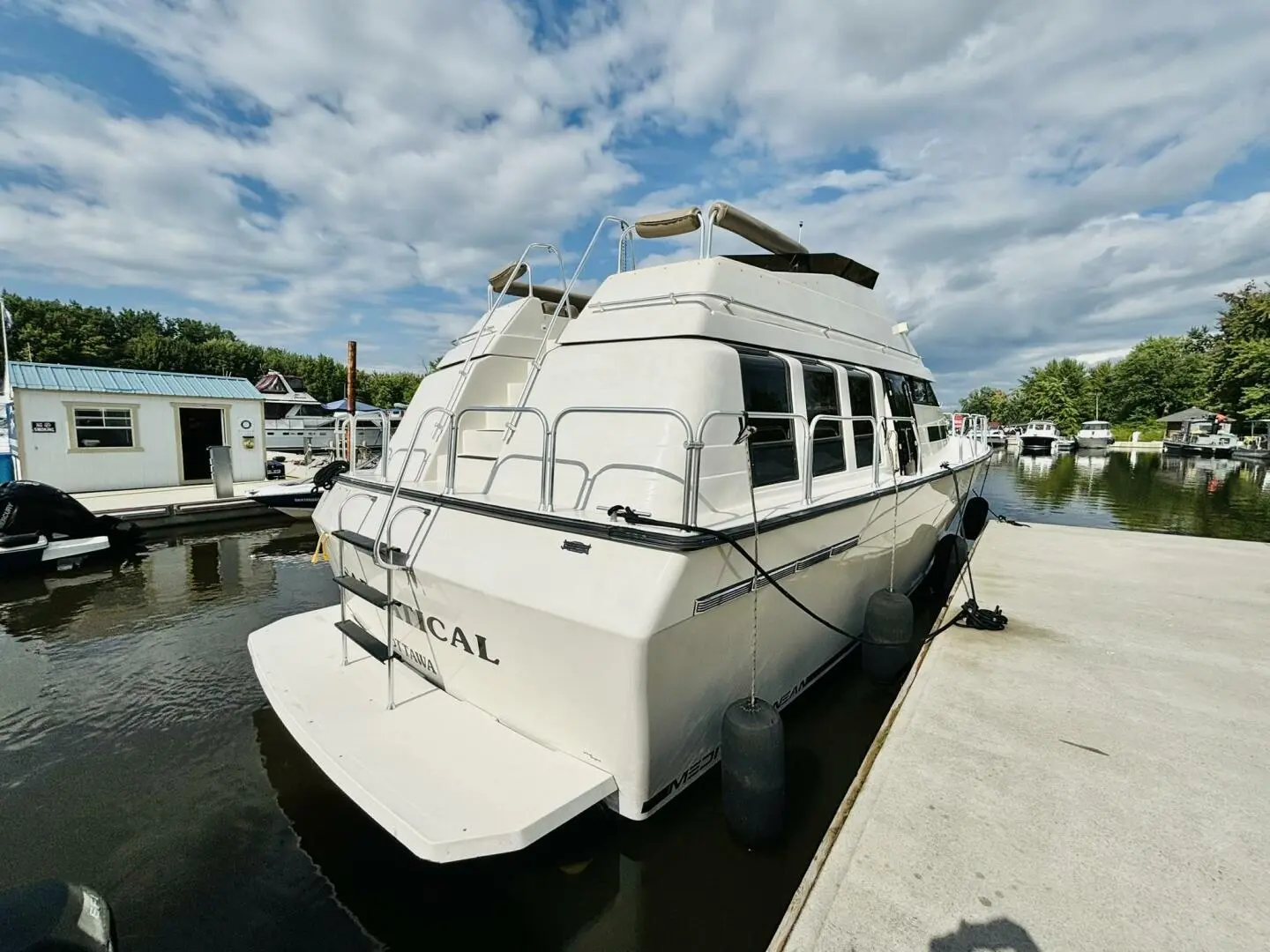 1989 Mainship 41 mediterranean