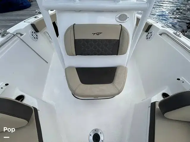 Tidewater Boats 210 LXF