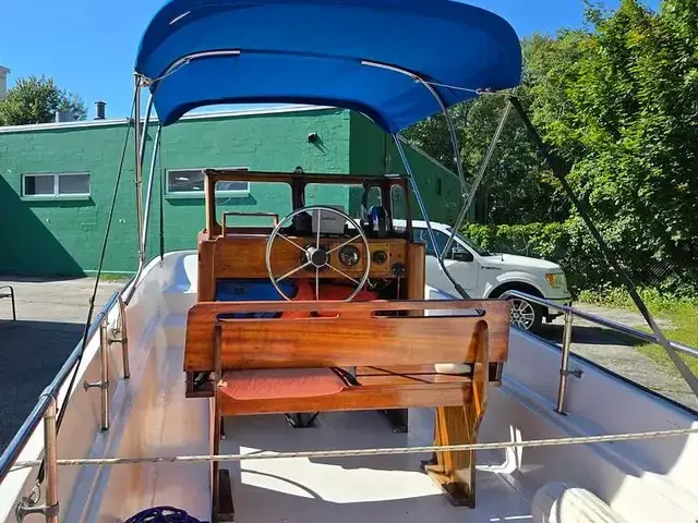 Boston Whaler Nauset 17