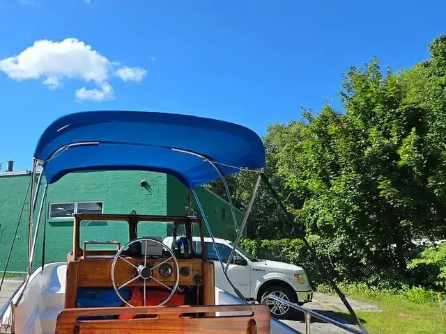 Boston Whaler Nauset 17