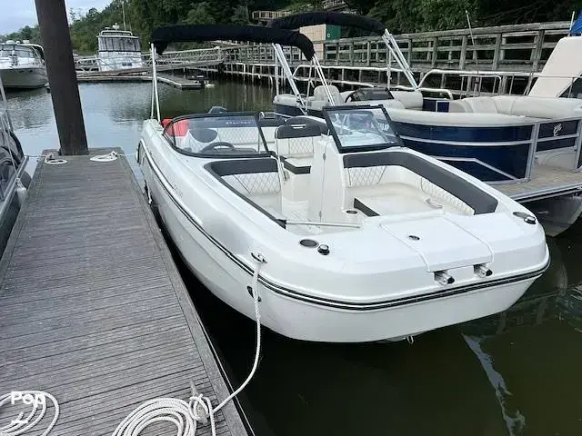 Bayliner DX 2200