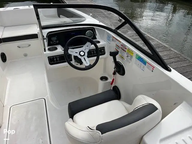 2023 Bayliner dx2200