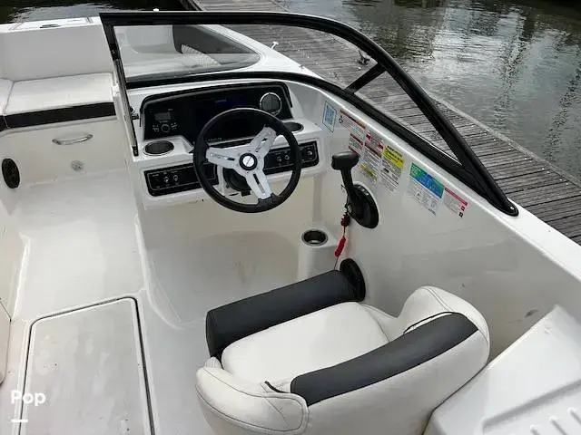 Bayliner DX2200