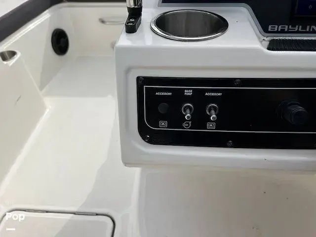 Bayliner DX2200