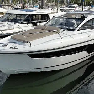 2024 Sealine S335