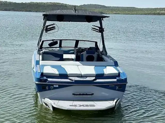 Axis Boats T220