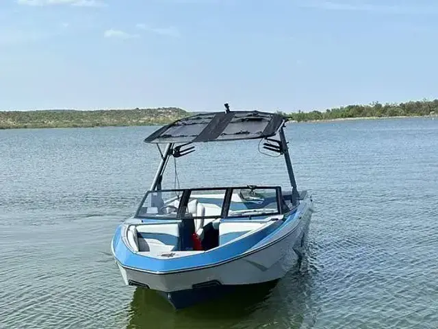 Axis Boats T220