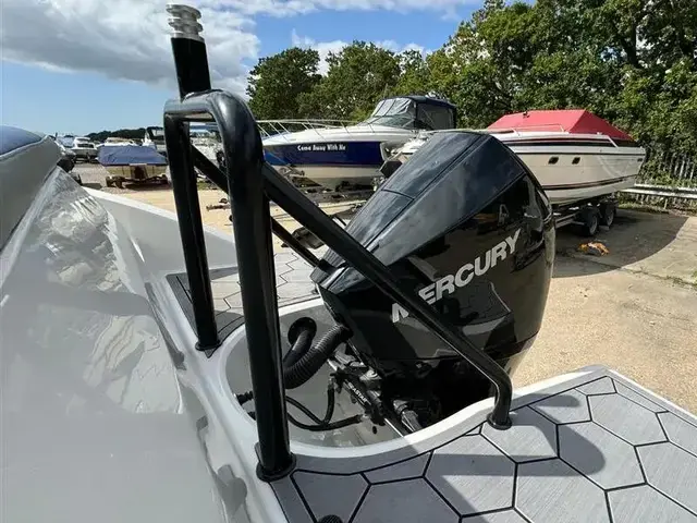 Carrera Boats 225