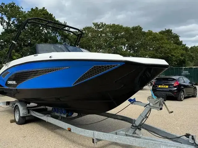 Carrera Boats 225