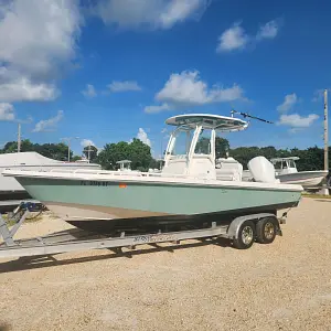 2014 Everglades Boats 243 CC