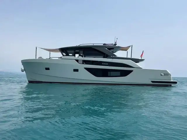 Motor Yacht Gin - West Nautical