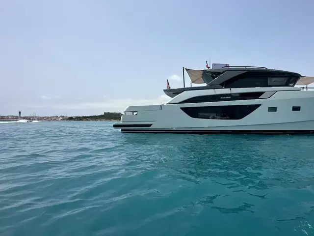 Motor Yacht Gin - West Nautical