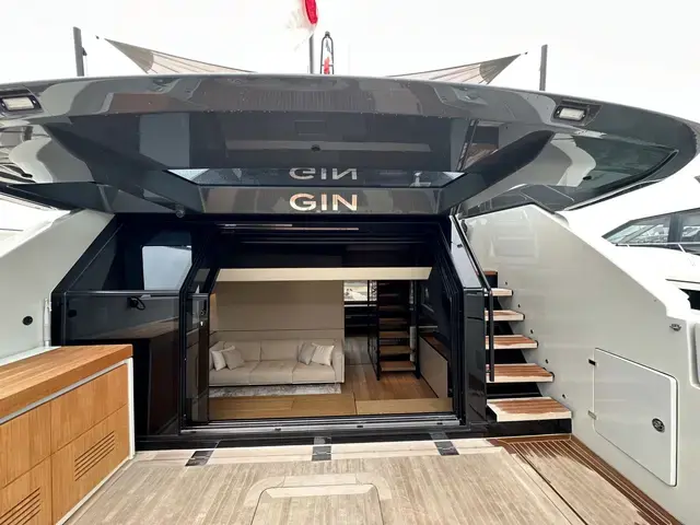 Motor Yacht Gin - West Nautical