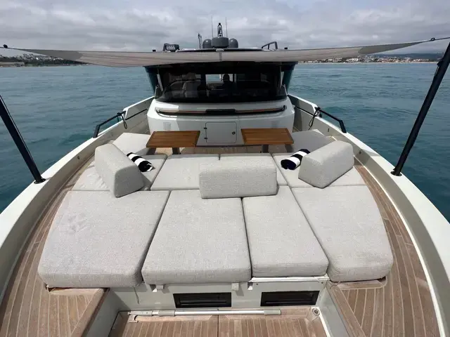 Motor Yacht Gin - West Nautical