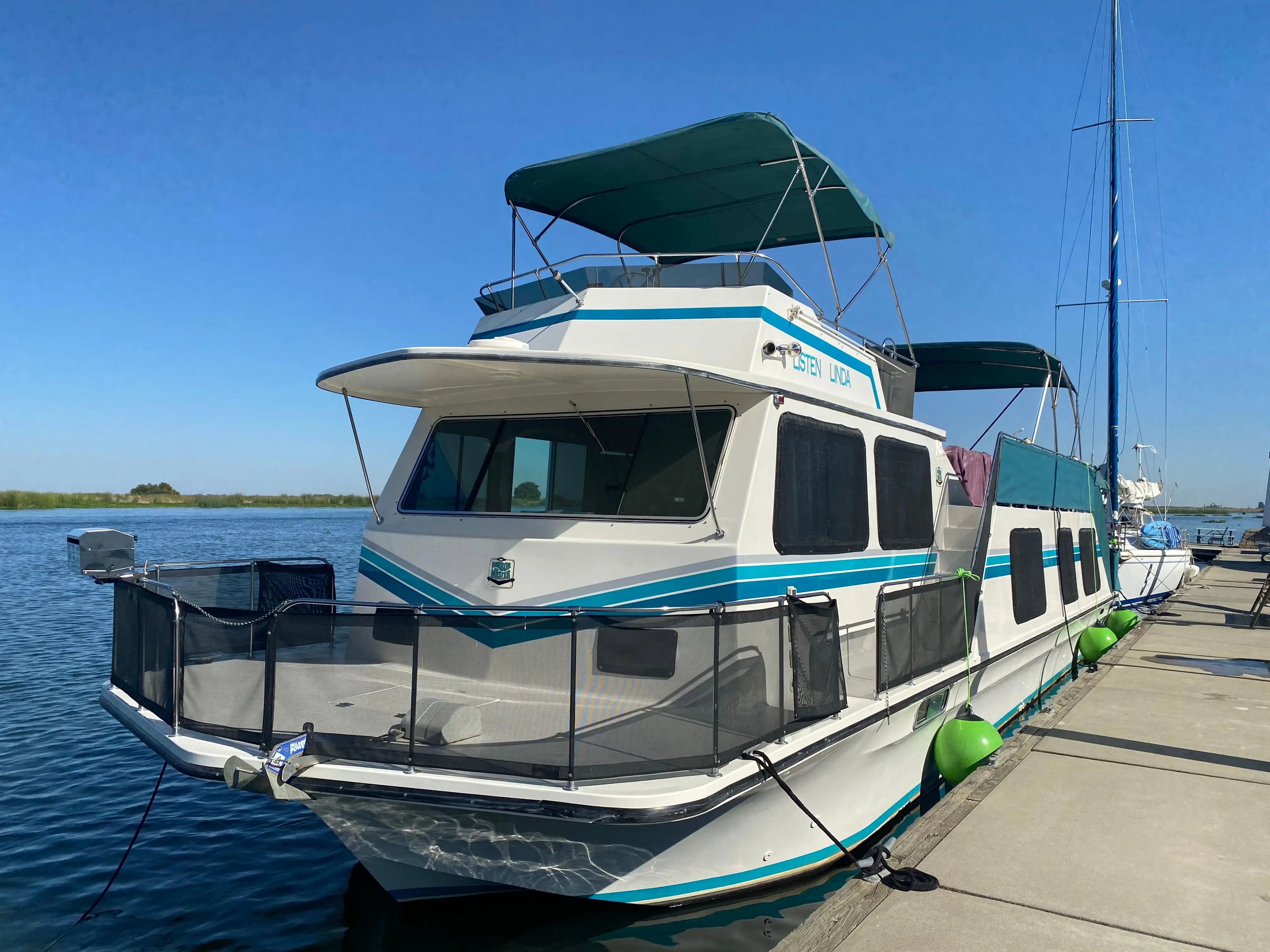 1990 Harbor Master 52 wide body