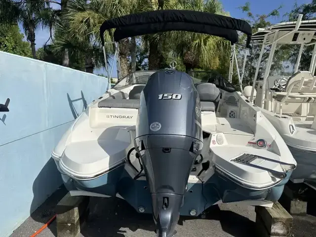 Stingray Boats 214 Lr