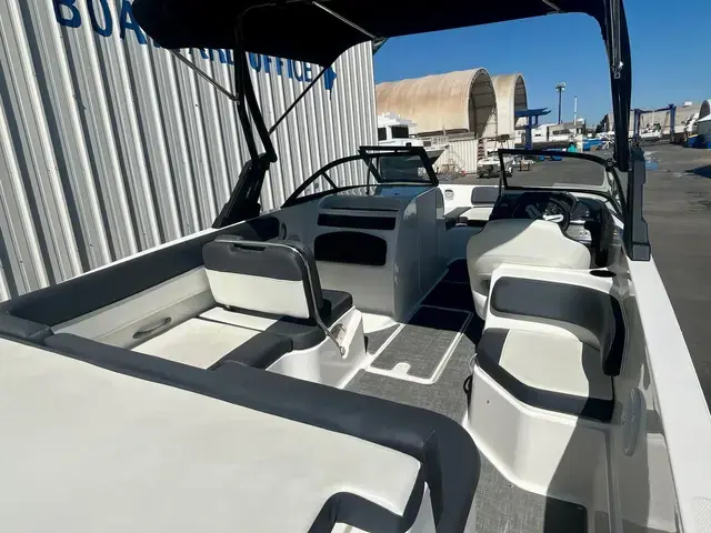 Bayliner Vr6