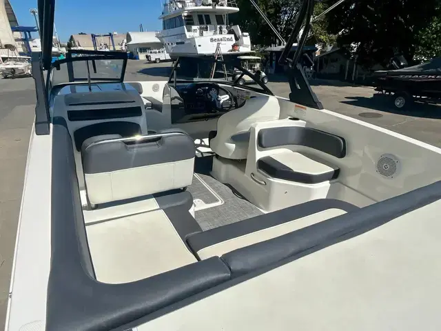 Bayliner Vr6