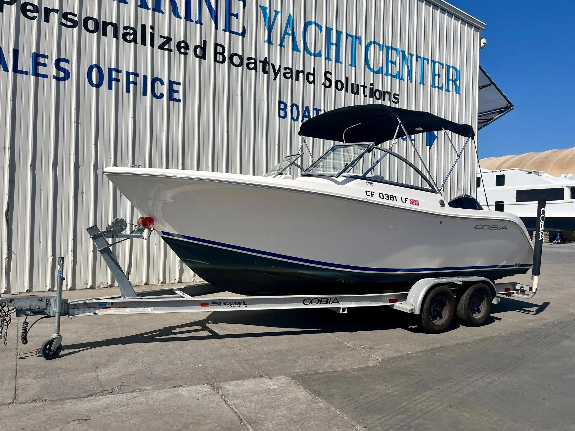 2022 Cobia Boats 220 dc