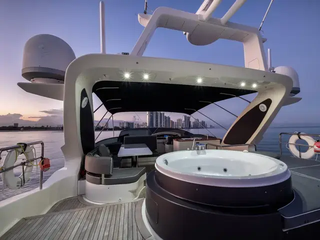 Azimut 100'