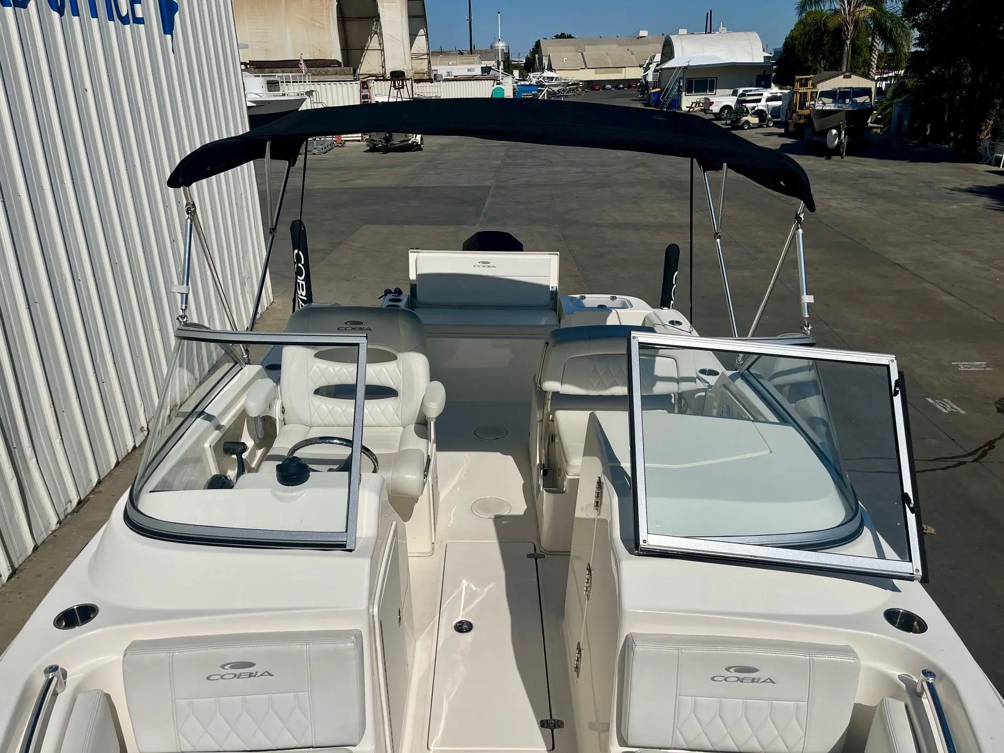 2022 Cobia Boats 220 dc