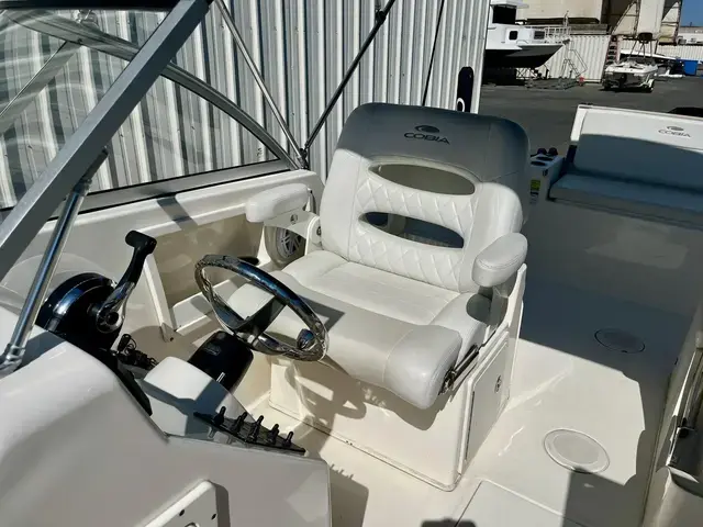 Cobia Boats 220 DC