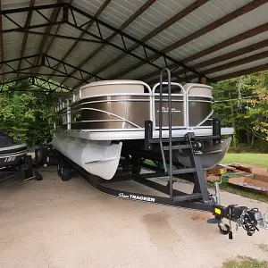 2020 Sun Tracker Party Barge 22 DLX