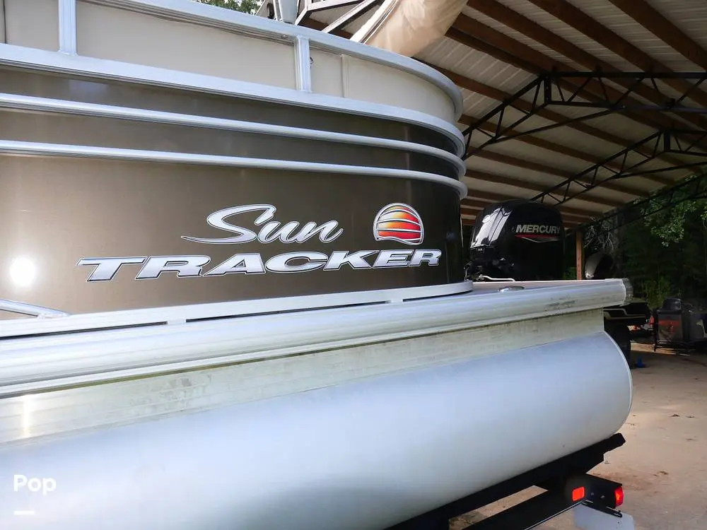 2020 Sun Tracker party barge 22 dlx