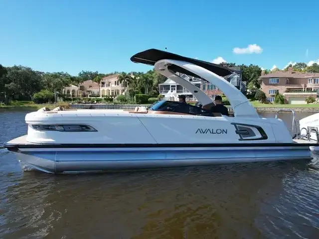 Avalon Excalibur Elite Windshield 27 FT