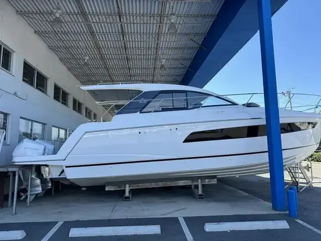 Sealine S335 V