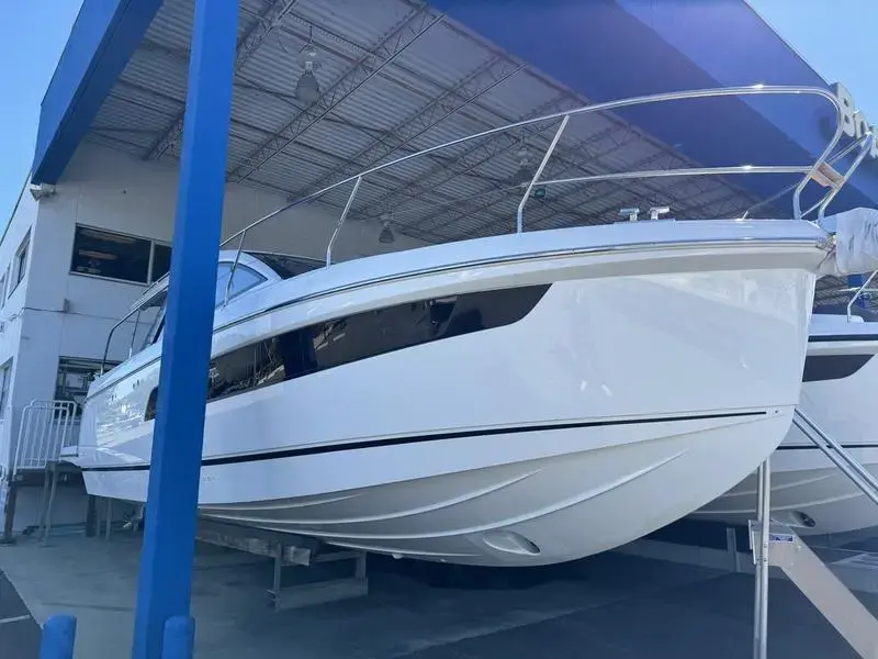 2024 Sealine s 335v