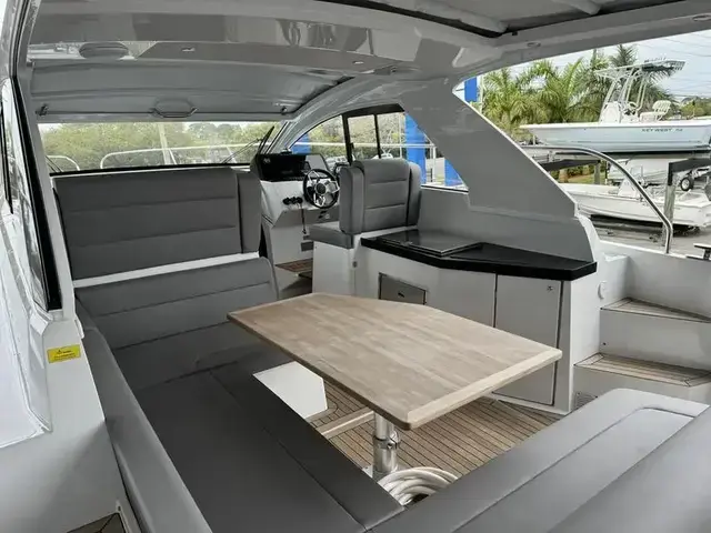 Sealine S 335v