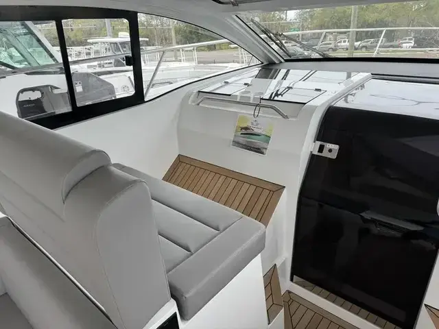 Sealine S 335v