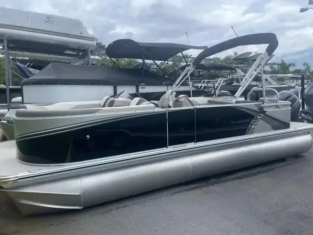 Avalon LSZ Entertainer 23 FT