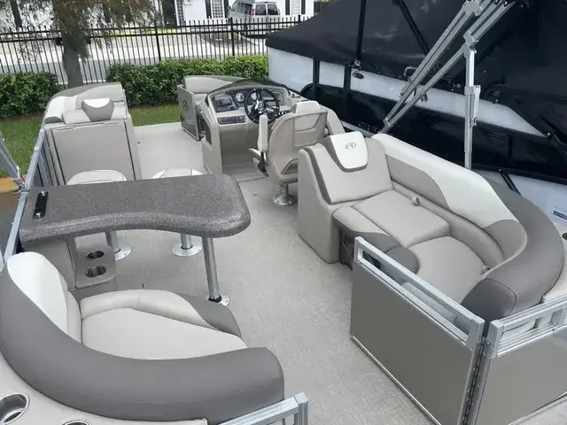 Avalon LSZ Entertainer 23 FT