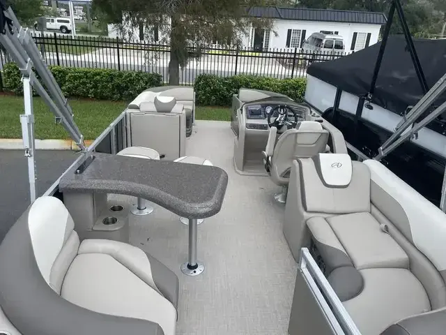 Avalon LSZ Entertainer 23 FT