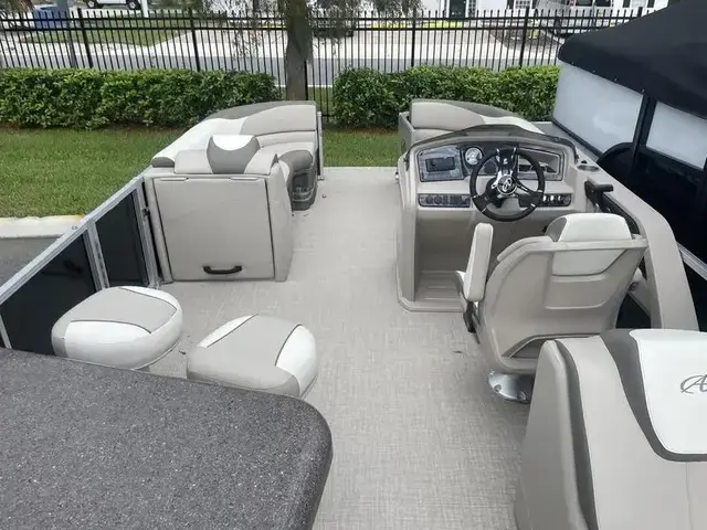 Avalon LSZ Entertainer 23 FT