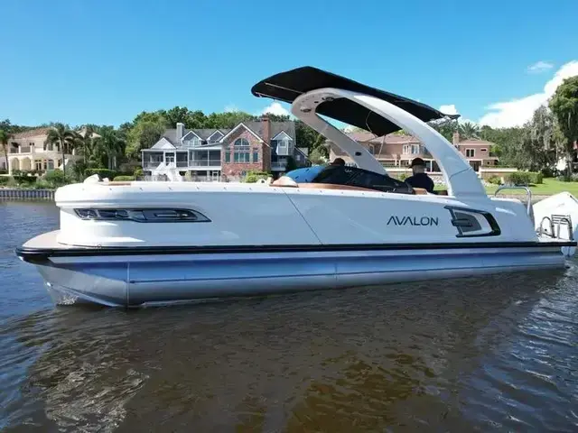 Avalon Excalibur Elite Windshield 27 FT