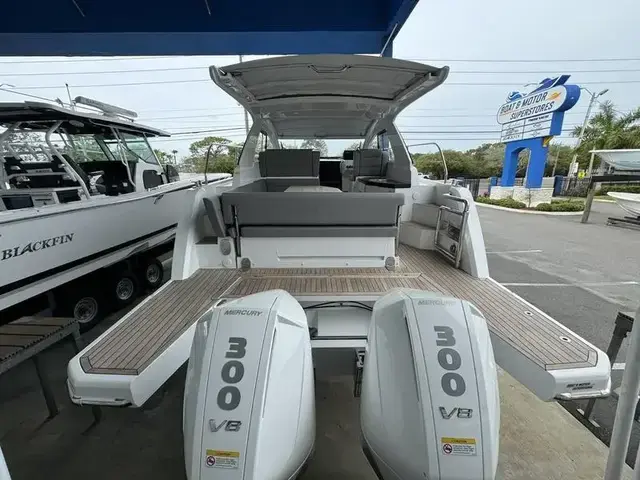 Sealine S 335v