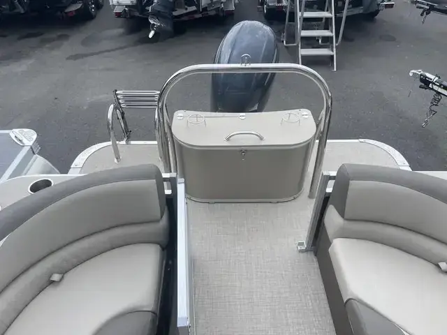 Avalon LSZ Entertainer 23 FT