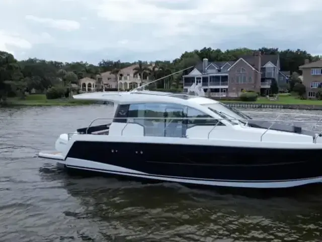 Sealine C335V for sale in United States of America for $444,945