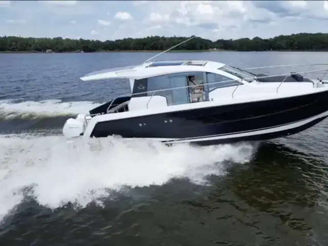 Sealine C 335v