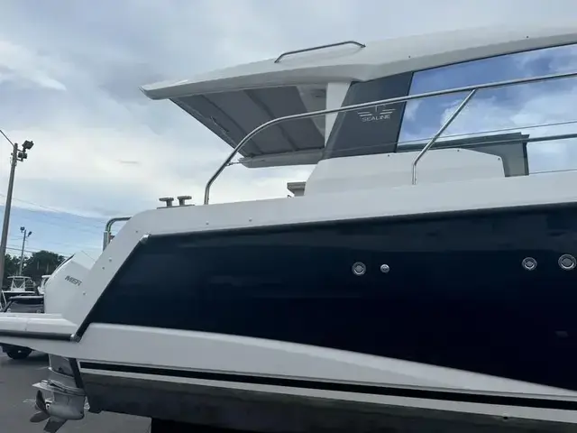 Sealine C 335v