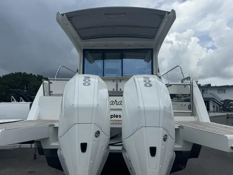 2022 Sealine c 335v