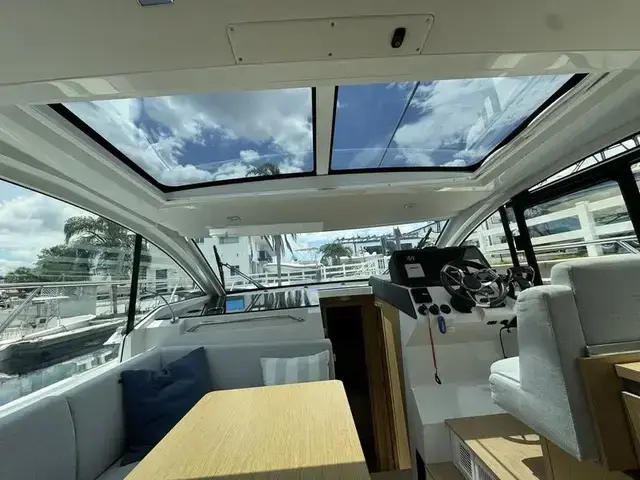 Sealine C 335v